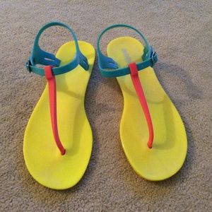Soda Yellow/Teal/Salmon Jelly T-Strap Buckle Sandal Size 10